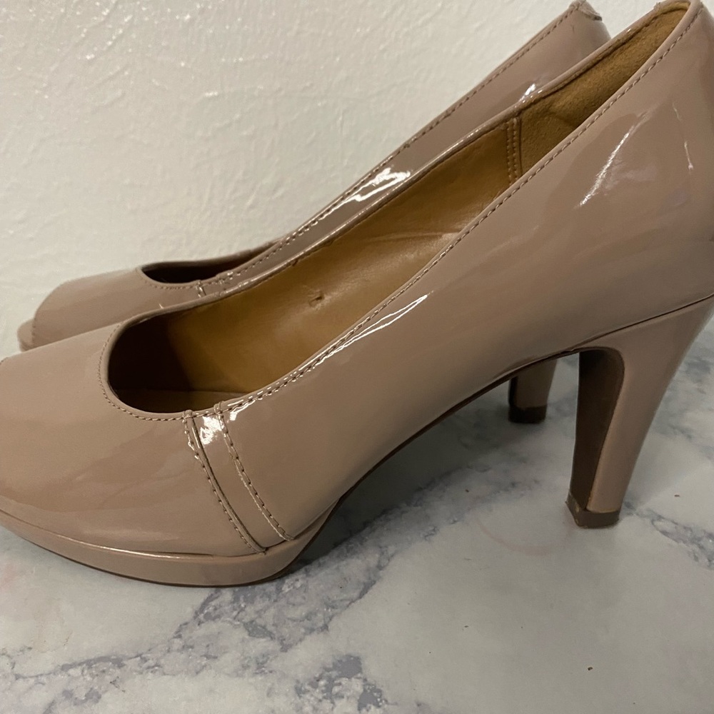 Clarks Platform Pump Patent Leather Peep Toe Size 7